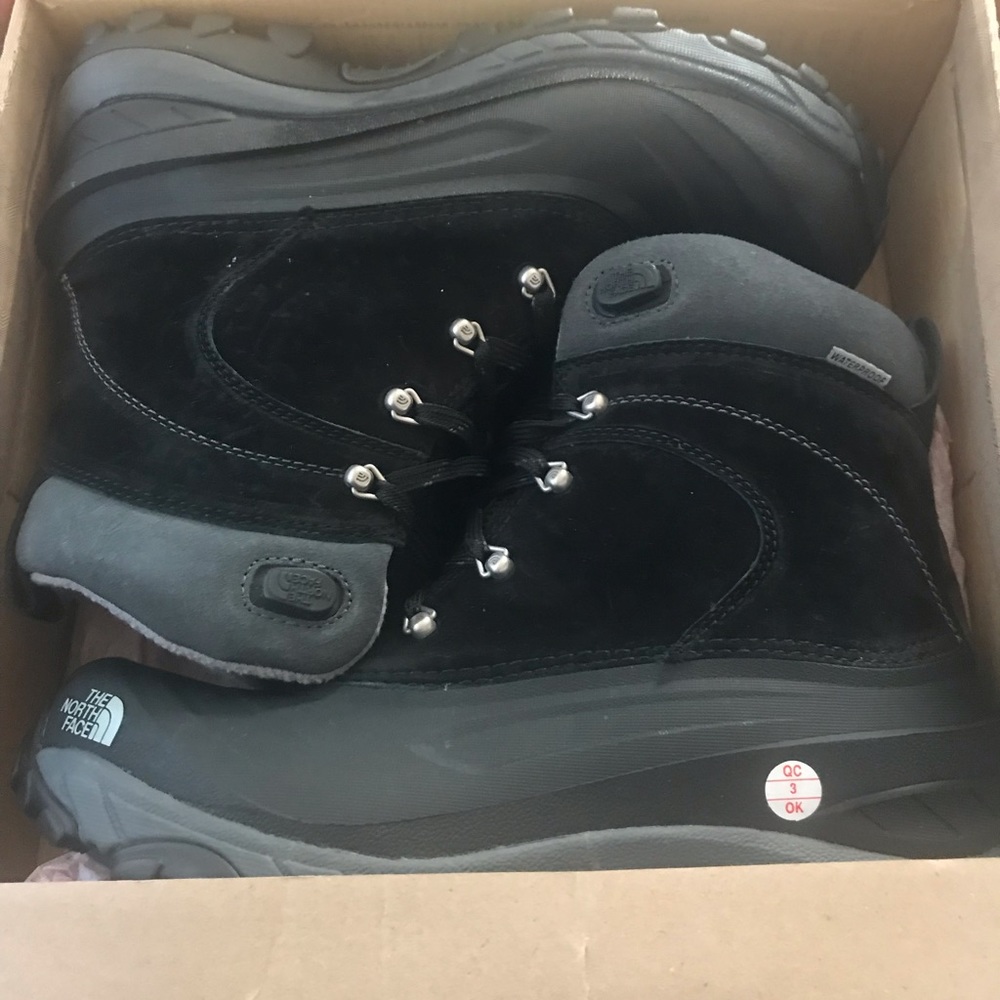 pair of The North Face Men’s Snow boots size 11